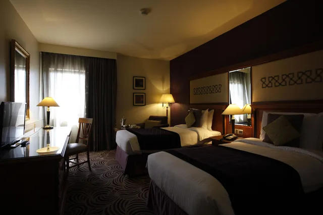 جناح بسرير كينج بغرفة نوم واحدة بمنطقة جلوس، هوليداي إن تبوك(Holiday Inn Tabuk) 10/10