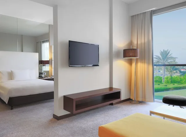 جناح بسرير كوين بغرفة نوم واحدة بمطبخ صغير، Centro Sharjah Rotana 6/10