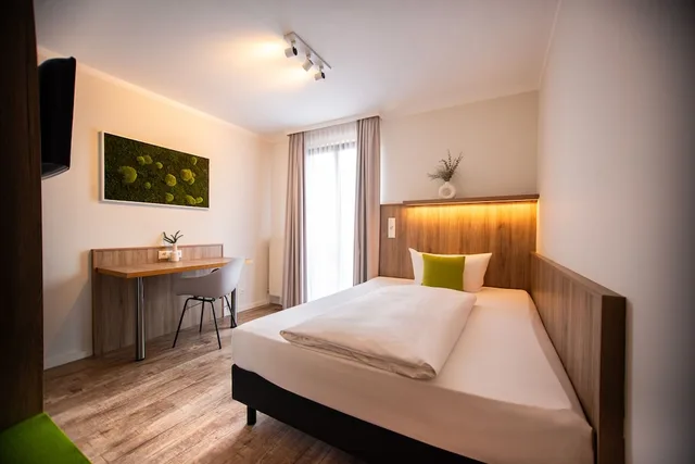 غرفة بسرير كوين، GOLDEN LEAF PERLACH ALLEE HOF 9/10