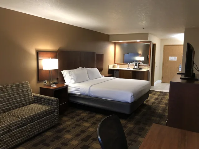 جناح بسرير كينج لذوي الإعاقة، Holiday Inn Express Hotel & Suites Corning 6/7