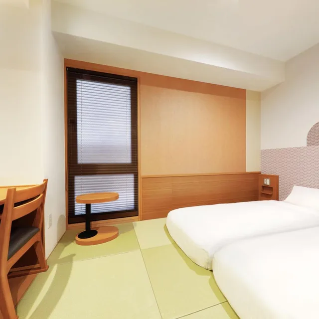 غرفة يابانية بسريرين منفصلين، Hop Inn Kyoto Shijo Omiya 2/5