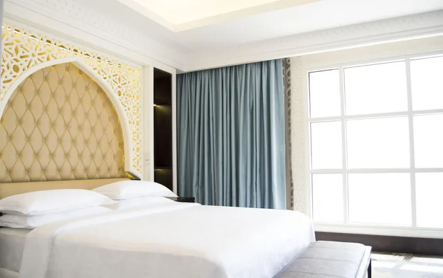 غرفة سوبيريور بسرير مزدوج بإطلالة، Sheraton Sharjah Beach Resort Spa 4/6