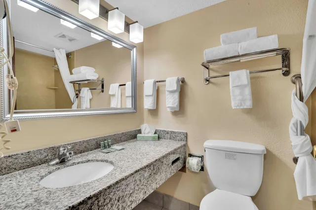 غرفة قياسية بسريرين كوين، Best Western Hampton Coliseum Inn 5/7