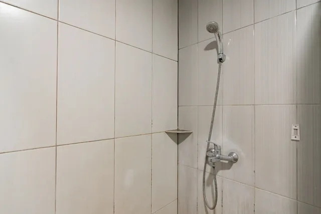 غرفة قياسية بسريرين منفصلين، RedDoorz Premium Near Bandung Station 7/7