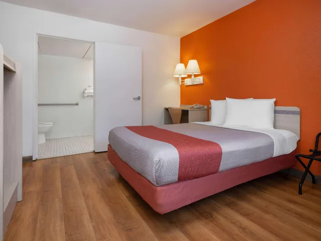 غرفة بسرير كوين، Motel6 Oceanside, CA 4/10