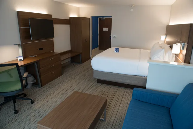 جناح لذوي الإعاقة، Holiday Inn Express And Suites Warsaw E Center 3/5