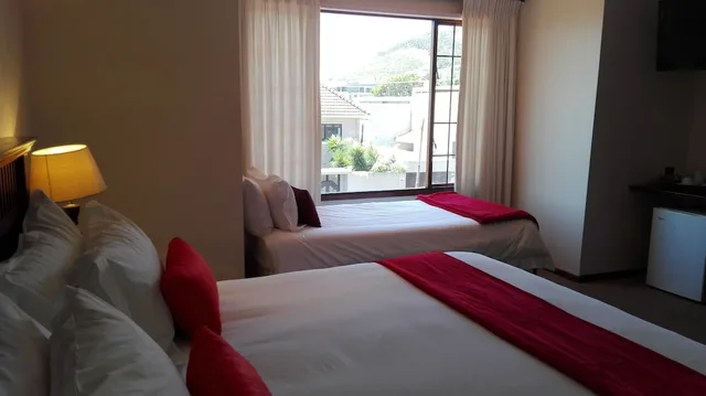غرفة ديلوكس ثلاثية بسريرين منفصلين، Sundown Manor Guest House 2/3