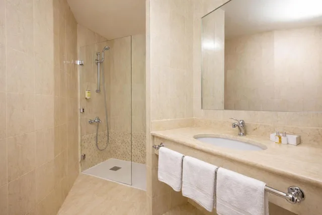 غرفة سوبيريور ثلاثية، Grand Hotel Moderne 4/4