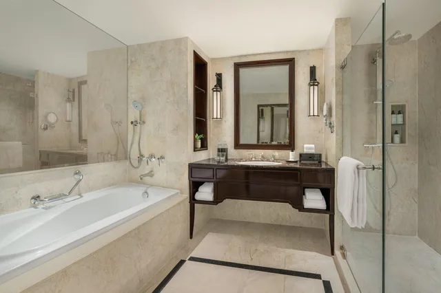 غرفة بسرير كينج بإطلالة على المدينة، THE ATHENEE HOTEL, A LUXURY COLLECTION HOTEL BANGKOK 4/4