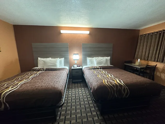 غرفة بسريرين كوين، New Corral Motel 6/10