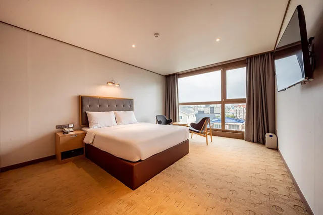 غرفة بسرير كوين بإطلالة على الجبل، Sunrise Hotel Sungsan 1/1