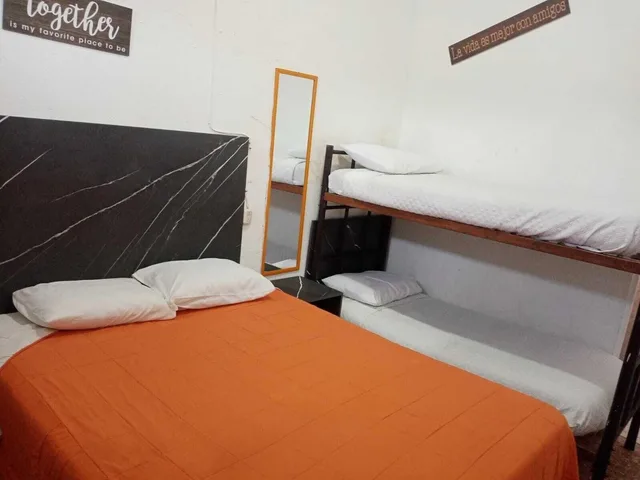 غرفة عائلية ثلاثية، Feathers Hotel And Lounge - Hostel 2/3