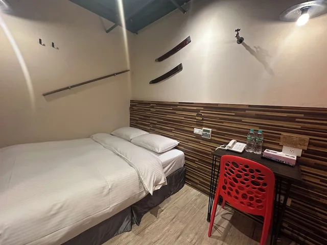 Business, Double Bed, No Window، R10 Eco Hotel 1/10