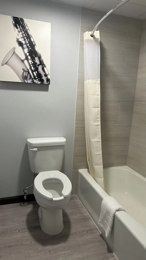 Room, King Bed, Americas Best Value Inn Camden 2/2