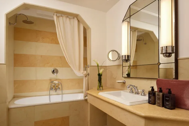 غرفة ثلاثية، Grand Hotel Savoia Genova, Curio Collection by Hilton 4/6