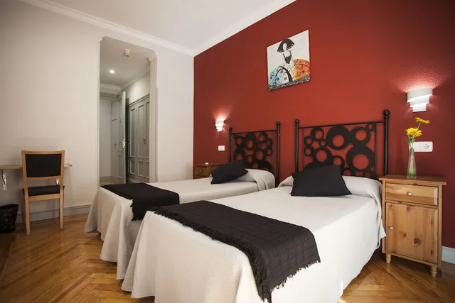 غرفة قياسية بسرير كوين بإطلالة على المدينة، Hostal Aresol 2/5