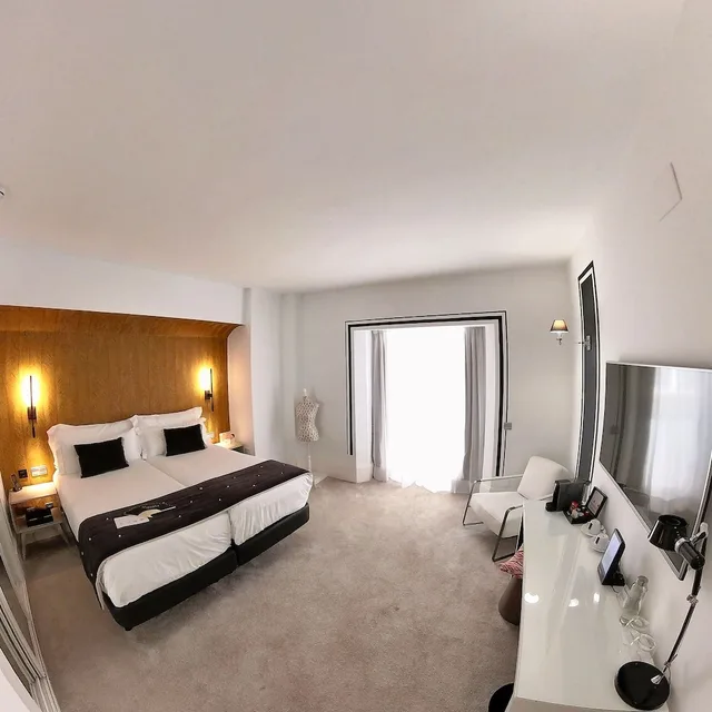 غرفة تنفيذية بسريرين منفصلين، Mariposa Hotel Ex Room Mate Lola 1/7