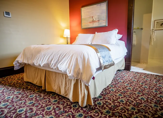 غرفة بسرير كوين، The Hackett Hotel 1/2