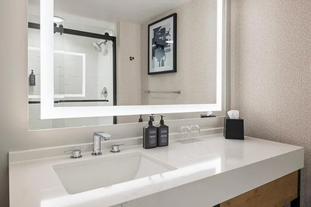 Guest Room, 2 Queen Beds, Club Floor, High Floor، SHERATON OVERLAND PARK HOTEL AT THE CONVENTION CENTER 7/8