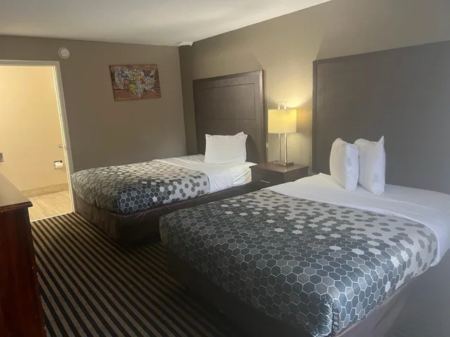 غرفة بسريرين كوين بحوض استحمام للمدخنين، Econo Lodge Florence - Darlington 1/10
