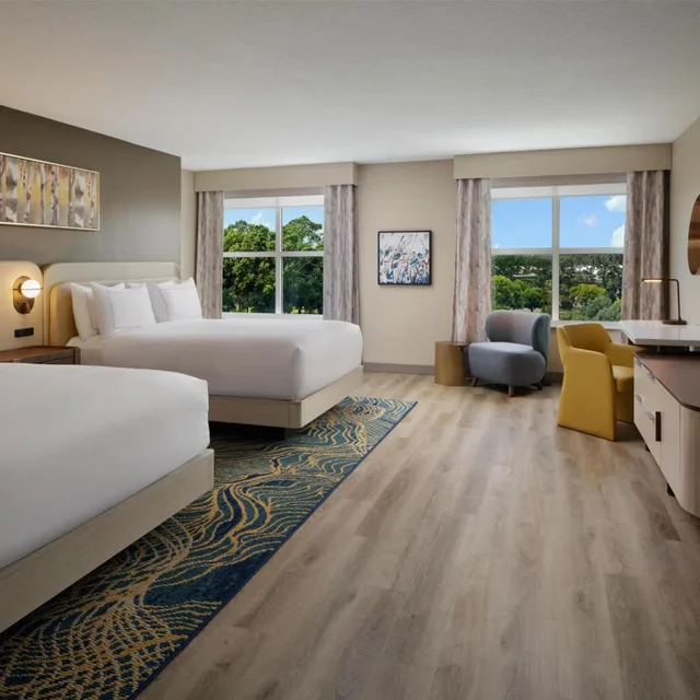 غرفة بسرير كينج وسريرين كوين لذوي الإعاقة، DoubleTree by Hilton Brunswick 1/1