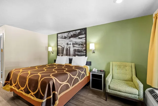 غرفة قياسية بسرير كينج، Super 8 by Wyndham Acworth/Atlanta Area GA 6/10