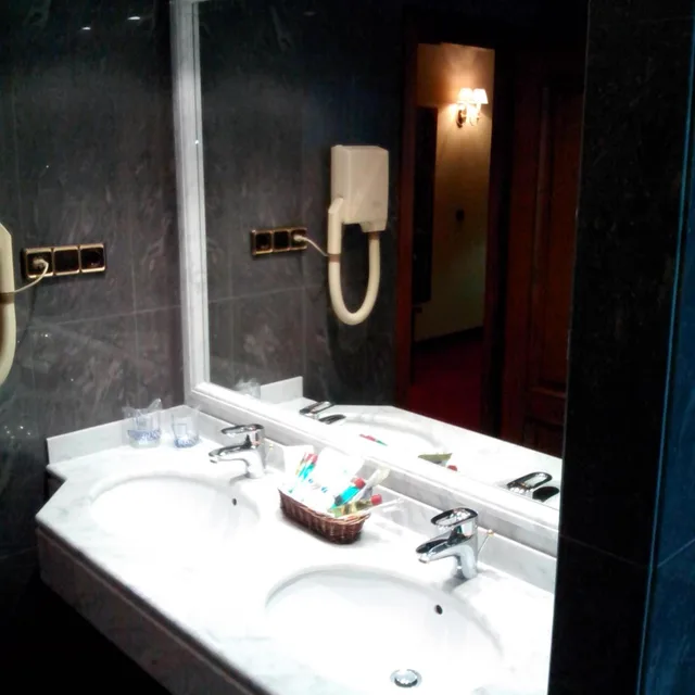 جناح، Hotel Lozano 2/6