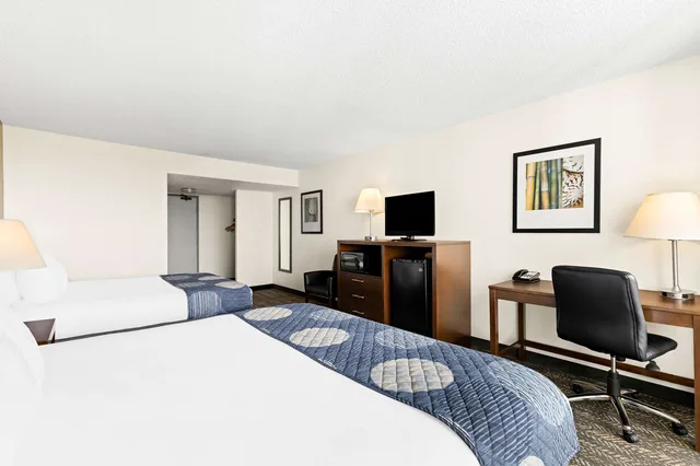غرفة بسريرين كوين بشرفة، Best Western Yacht Harbor Hotel 1/4