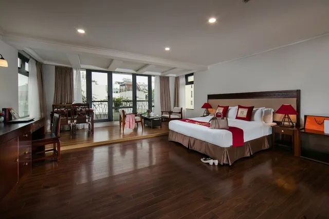 جناح رباعي بسريرين كوين بإطلالة على المدينة بشرفة، Au Coeur D Apos Hanoi Boutique Hotel 1/4