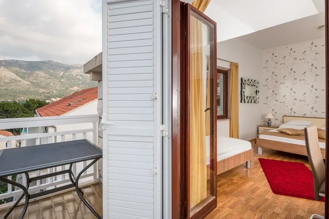 جناح استوديو كلاسيكي بسرير مزدوج وسرير فردي بإطلالة على البحر بشرفة بغرفة نوم واحدة، Villa Voinic 5/5