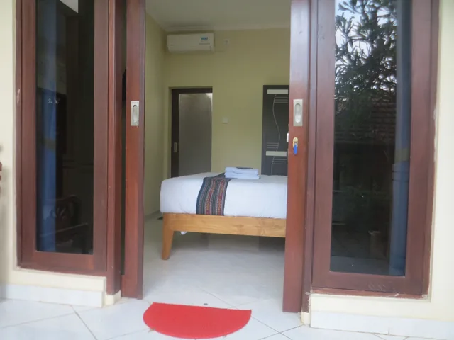 غرفة ديلوكس بسرير كوين بغرفة نوم واحدة، Sari Buana Bed Breakfast 10/10