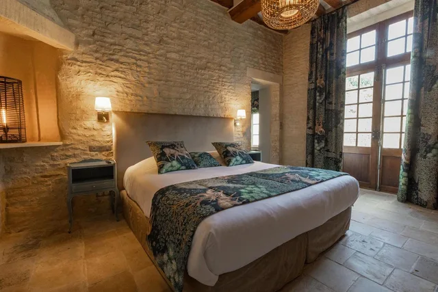غرفة سوبيريور بسرير كينج، FERME DE LA RANCONNIERE - MANOIR DE MATHAN 2/9