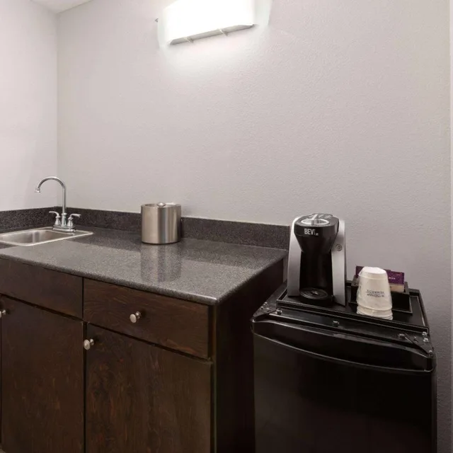 جناح بسريرين مزدوجين، Wyndham Garden Norfolk Downtown 8/8