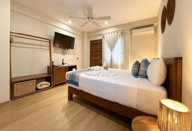 غرفة سوبيريور بسرير كوين، Noah Beach Hotel and Suites 8/10