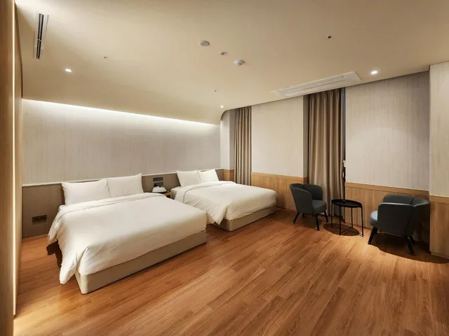 غرفة بريميوم عائلية بسريرين مزدوجين، Stay Rak Hotel 1/1