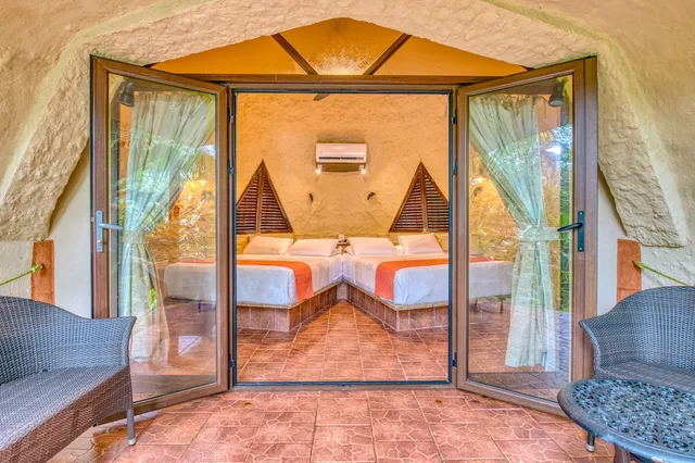 بنغل بسريرين كوين، Ylang Ylang Beach Resort 8/8