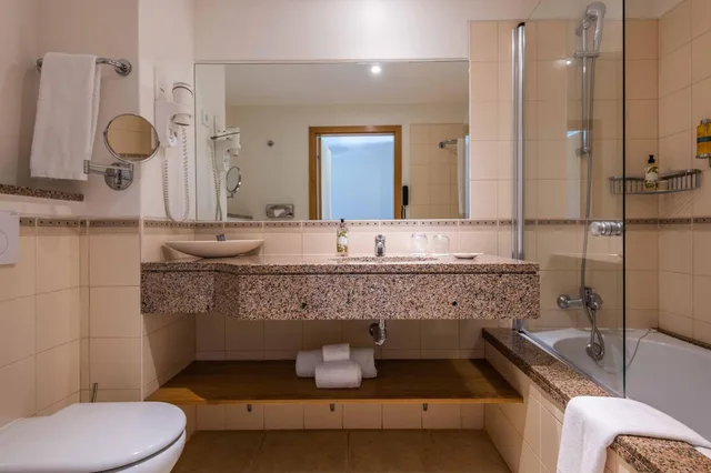 Room, Double Bed, Vale D'oliveiras Quinta Resort And Spa 5/5