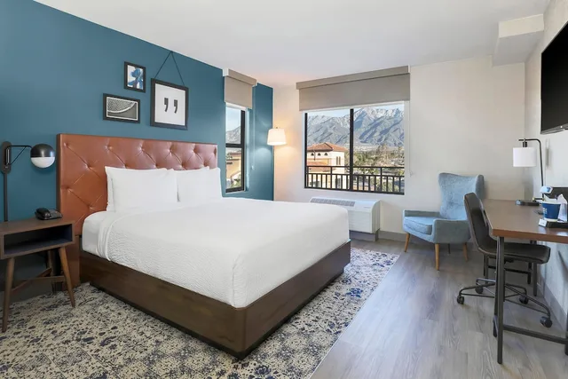 Traditional, King Bed, Four Points by Sheraton Ontario-Rancho Cucamonga 2/9