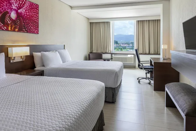 غرفة بسريرين منفصلين لذوي الإعاقة، Crowne Plaza Airport Panama 2/4