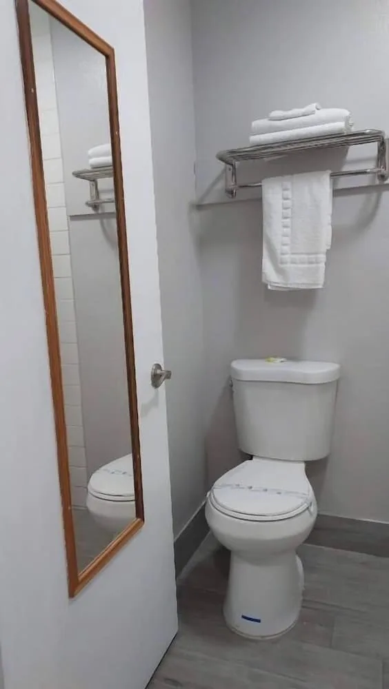 غرفة كومفورت بسريرين كوين، Regency Inn Norco 1/1
