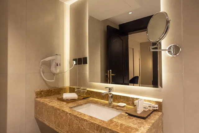 جناح استوديو بزنس بسرير كينج، فندق وأجنحة سكاي لاين(SKYLINE HOTEL & SUITE) 4/4