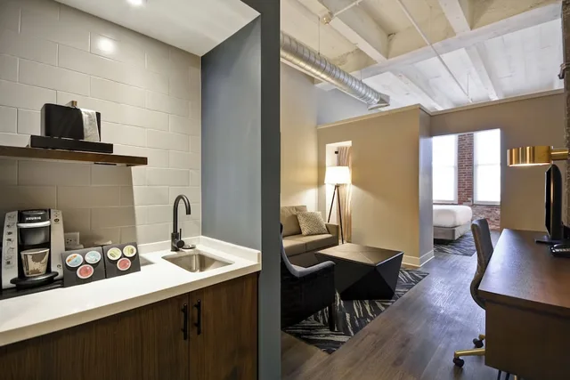 جناح بسرير كينج مع أريكة، Hotel Indigo Kansas City The Crossroads 3/4
