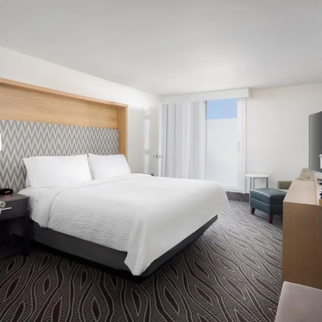 Suite, King Bed, Bunk Bed, Kids Friendly، Holiday Inn Oceanfront At Surfside Beach 1/4
