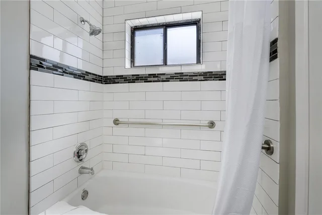 غرفة بسرير كوين بحوض استحمام، Surestay Hotel By Best Western Beverly Hills West 4/4