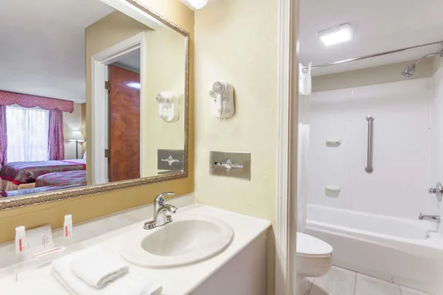 غرفة بسريرين كوين، Ramada By Wyndham Lebanon 3/3