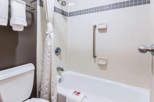 غرفة بسريرين مزدوجين، Econo Lodge Gainesville Downtown Area 4/4