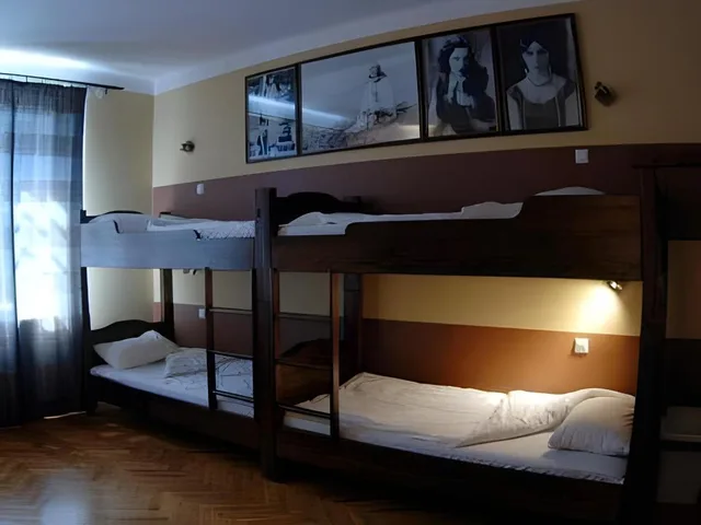 سكن مشترك مختلط، Hostel Deco 1/1