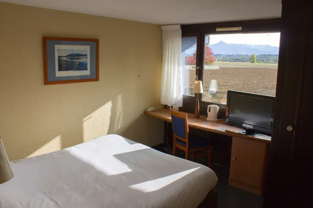 Standard, Double Bed, KYRIAD TARBES - ODOS 1/3