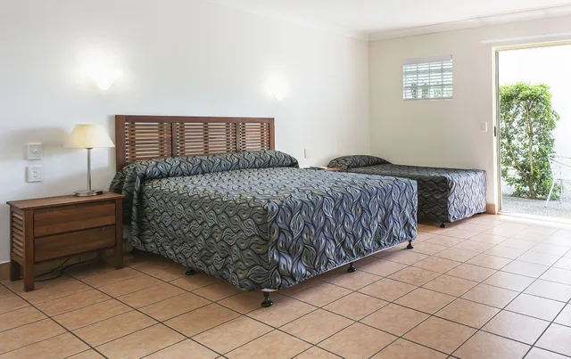 غرفة بسرير كوين وسرير فردي لذوي الإعاقة، Anchor Motel Noosa 2/5