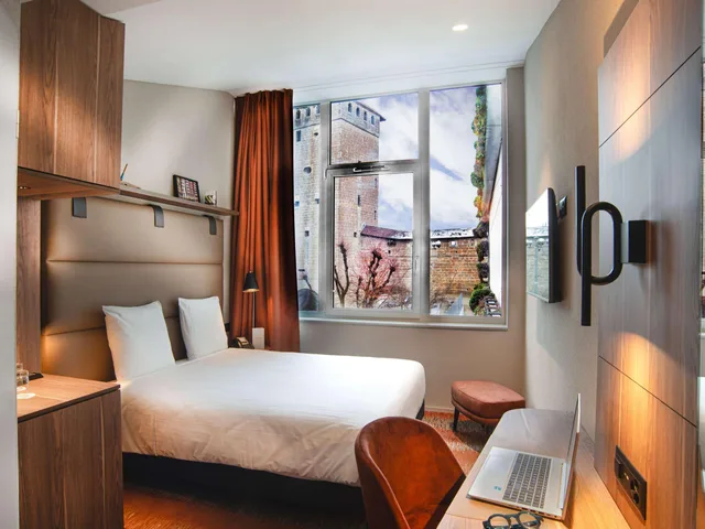 Standard, Queen Bed, City Side، Mercure Fribourg Centre Remparts 2/4